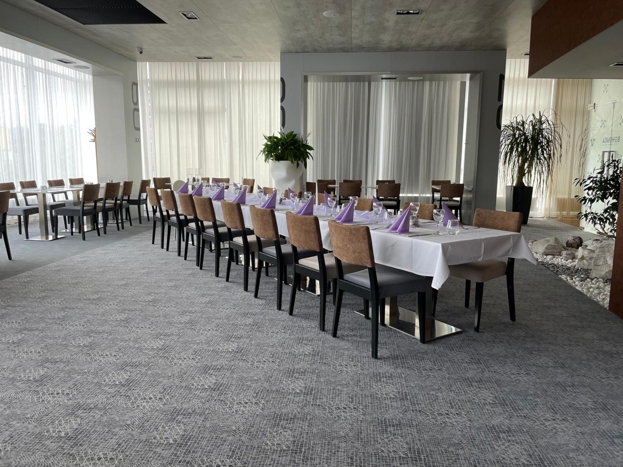 Steelhouse Hotel Trinec Esterno foto