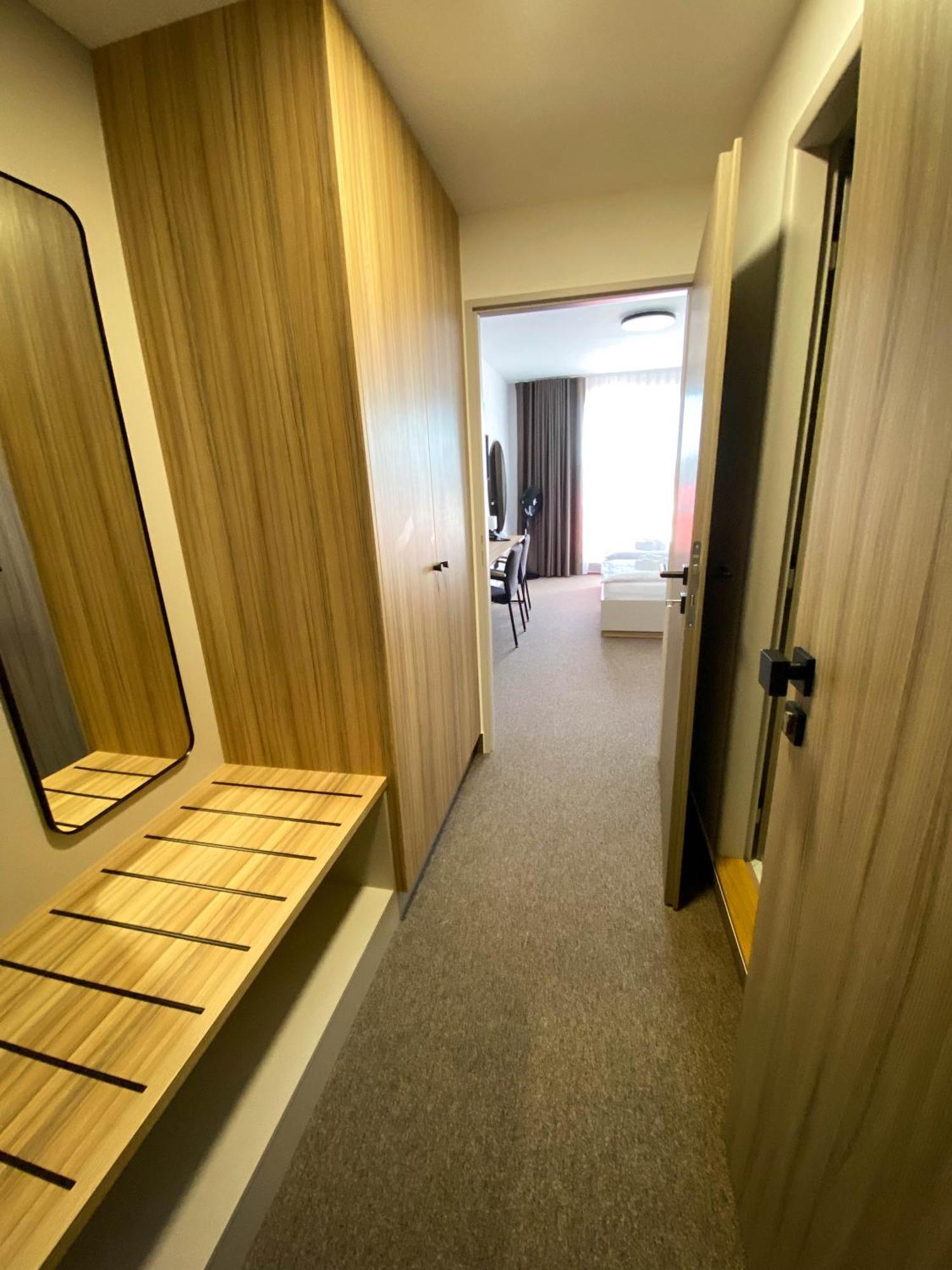 Steelhouse Hotel Trinec Esterno foto