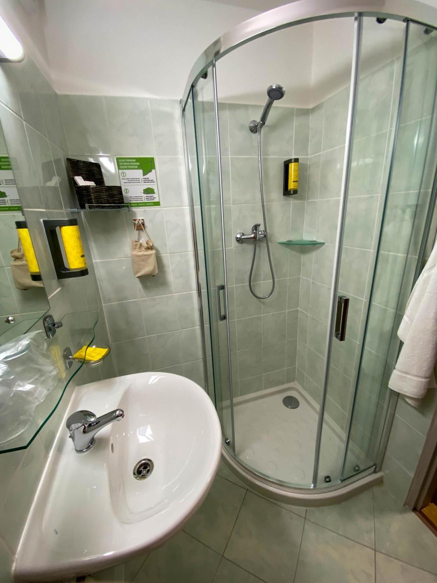 Steelhouse Hotel Trinec Esterno foto