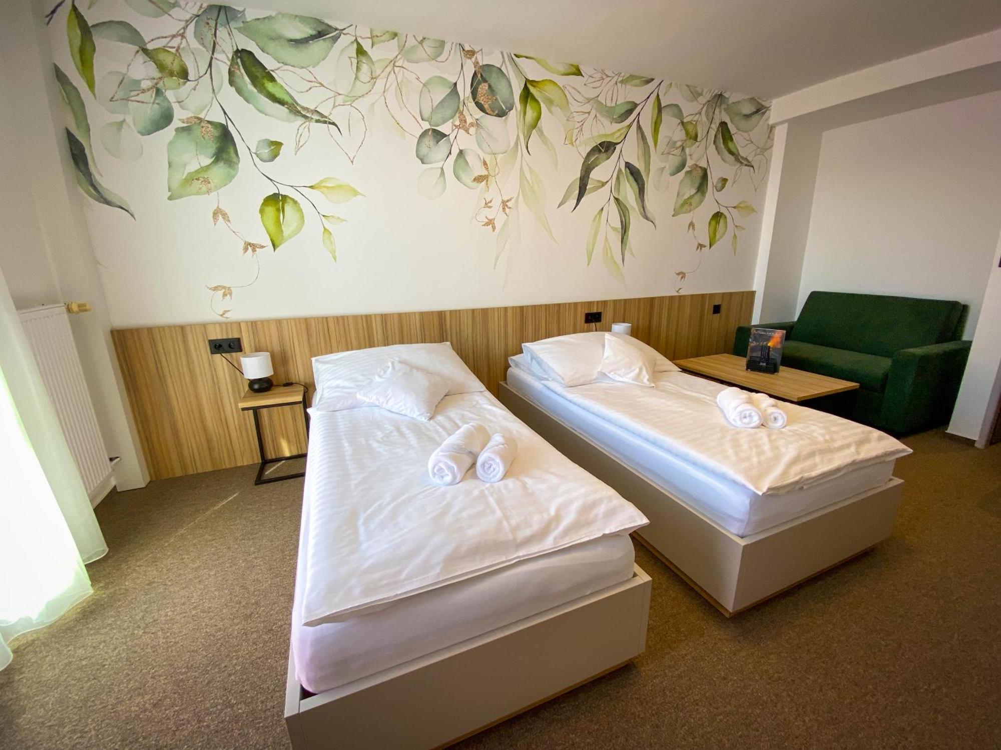 Steelhouse Hotel Trinec Esterno foto
