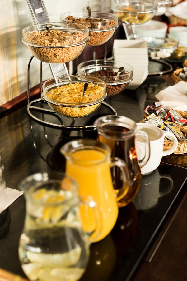 Steelhouse Hotel Trinec Esterno foto