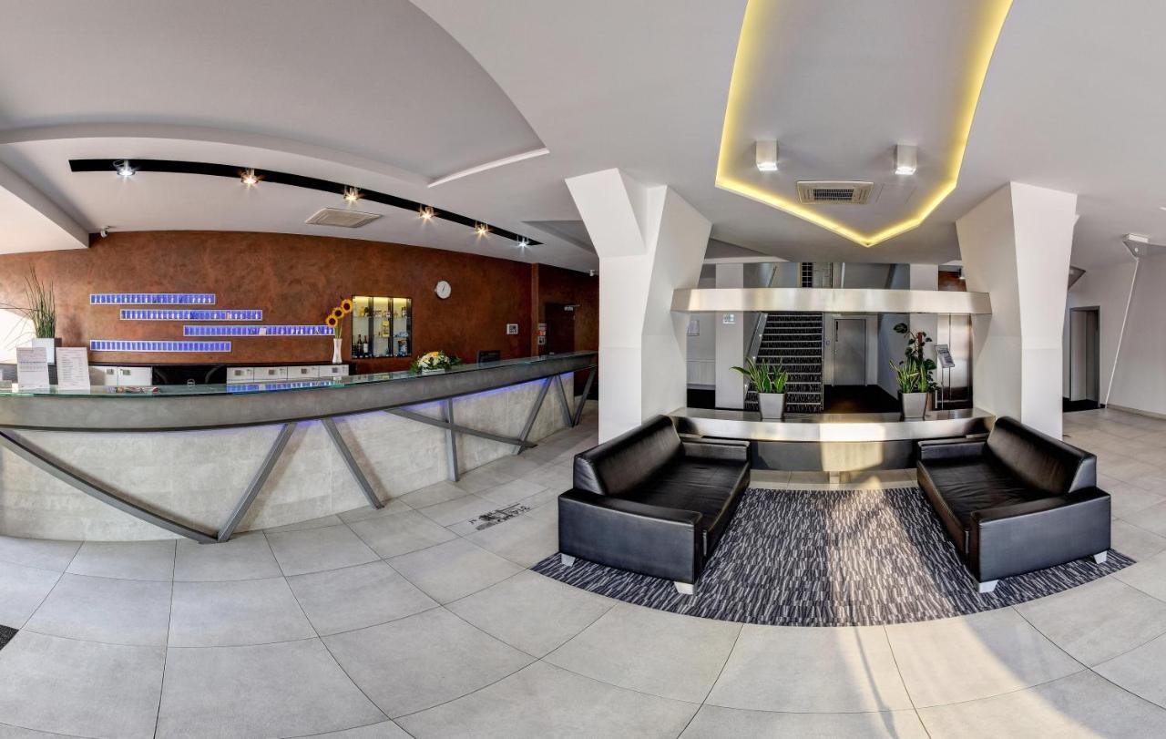 Steelhouse Hotel Trinec Esterno foto