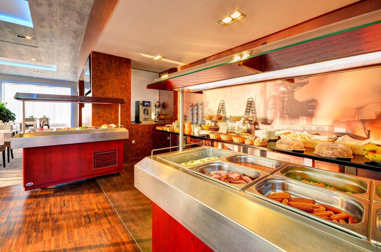 Steelhouse Hotel Trinec Esterno foto
